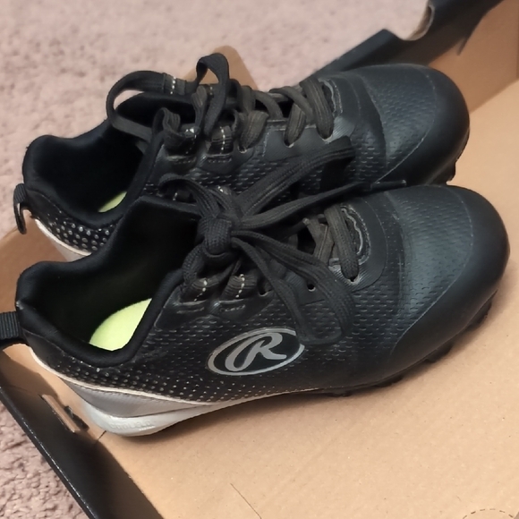 Baseball Cleats - Picture 1 of 5